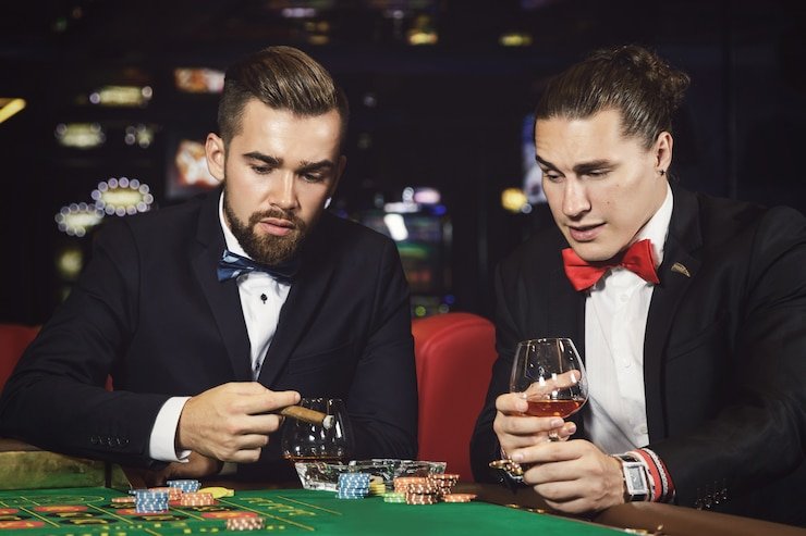 Dashboard aplikasi juara102 menampilkan live dealer, sportsbook, dan esports markets